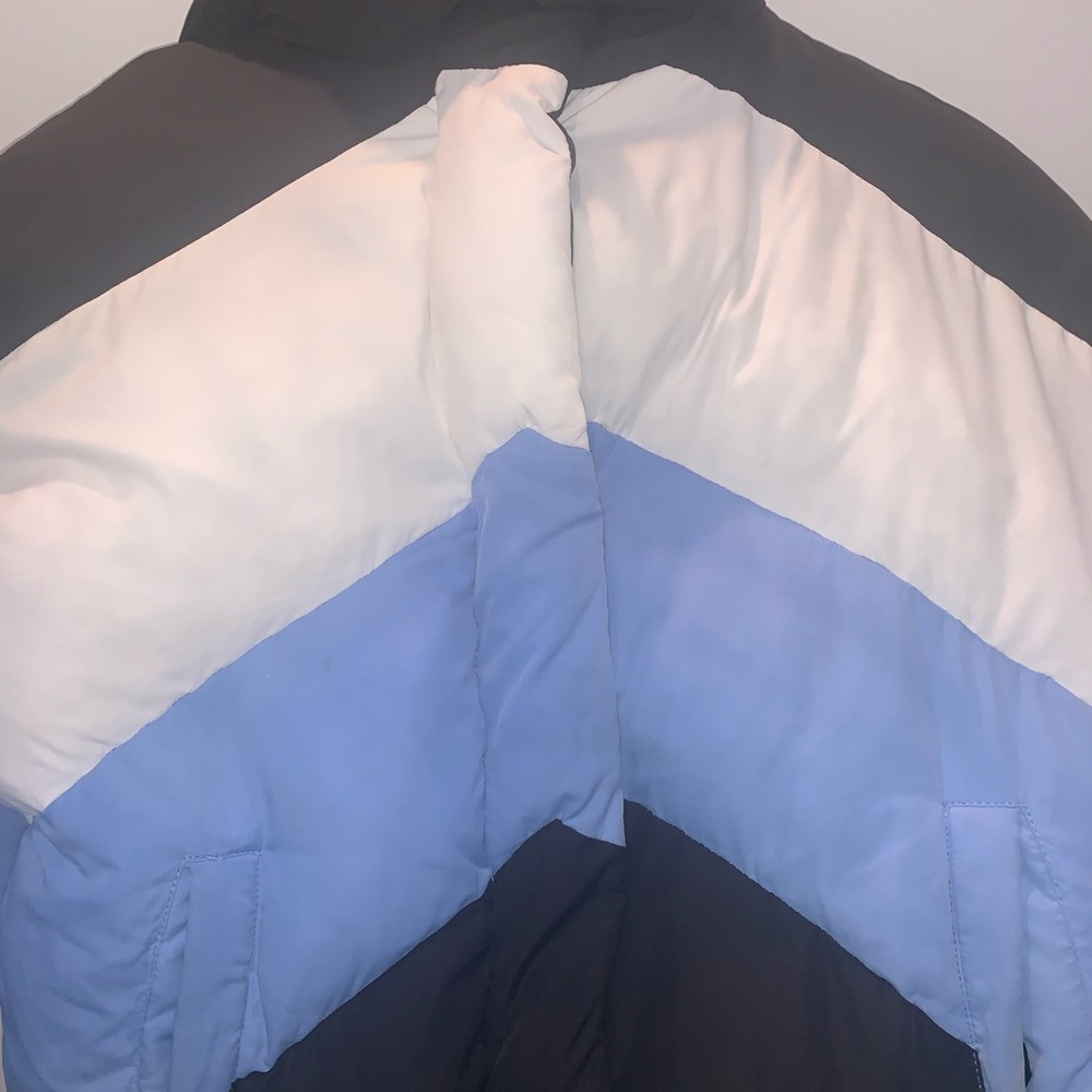 Colorblock top shop puffer jacket. Black white blue